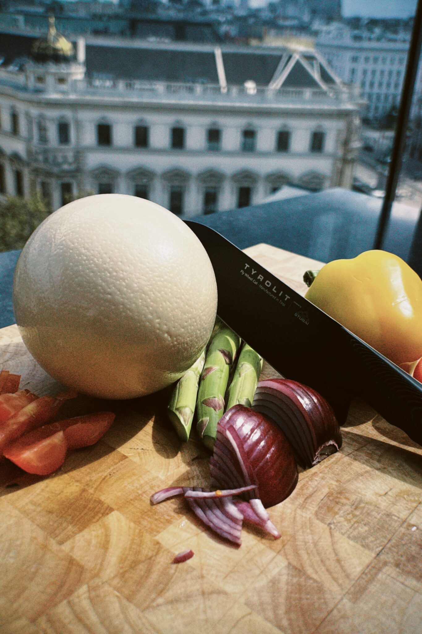 Ostrich egg dish with grilled asparagus recipe | Tyrolit Life