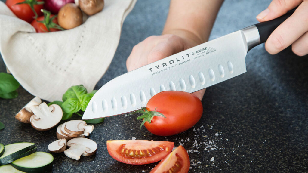 Cutting correctly with a Santoku knife – here's how!