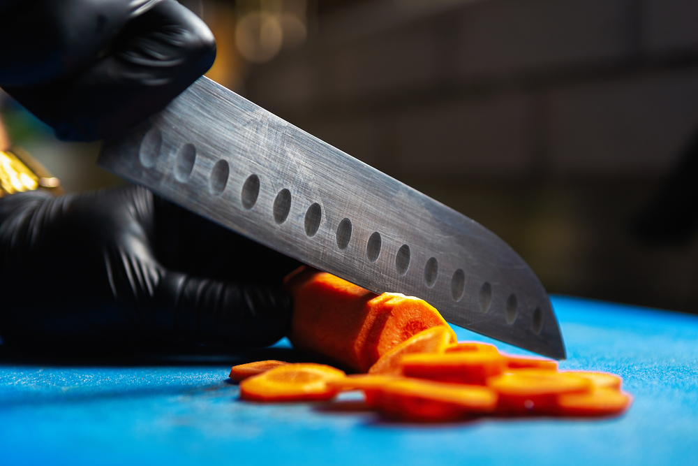 How to properly hold a Santoku knife?