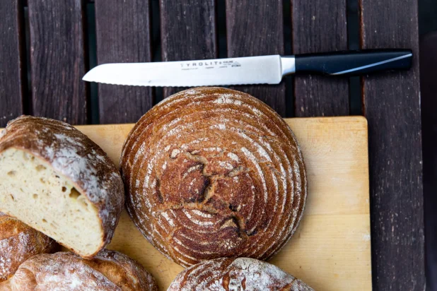 TYROLIT Life Iceline Bread Knife Application