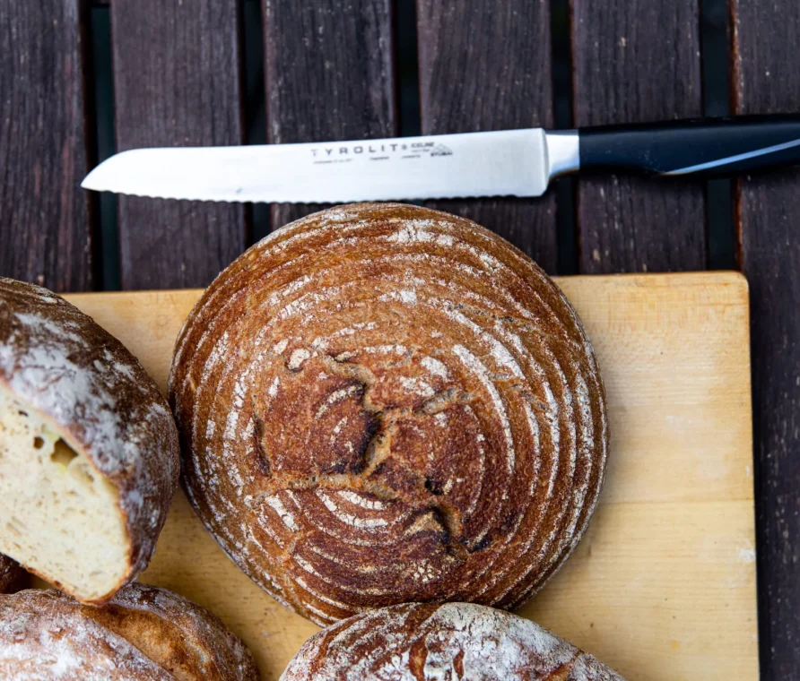 TYROLIT Life Iceline Bread Knife Application